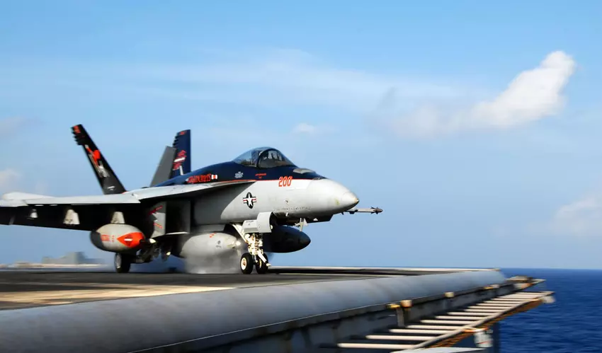 Boeing erhält 313,4 Mio. Dollar für die Modernisierung von 25 F/A-18 Super Hornet-Kampfflugzeugen zur Verlängerung der Lebensdauer um 4.000 Flugstunden