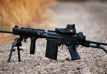 Die ukrainischen Soldaten begannen, automatische FN ...