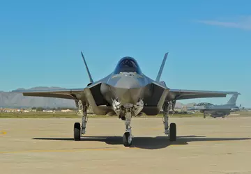 Pentagon verbietet vorübergehend einige F-35 Lightning ...