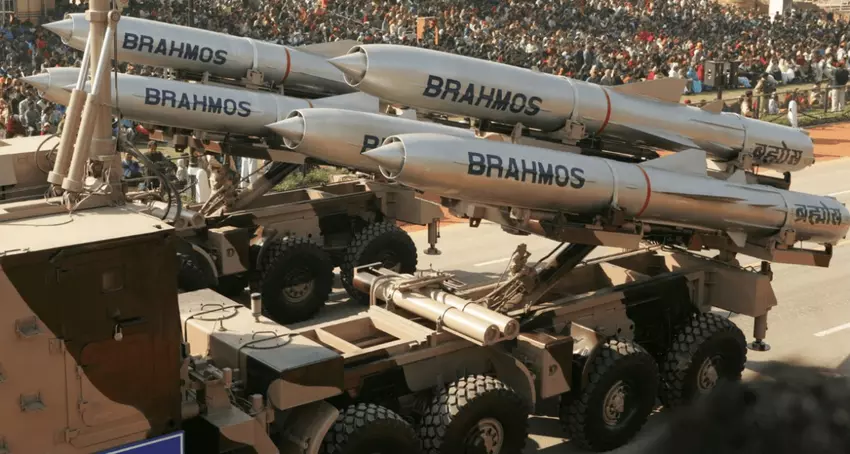 Indien hat eine Bodenversion des modernen Überschall-Marschflugkörpers BrahMos ER mit einer Reichweite von 450-500 Kilometern getestet