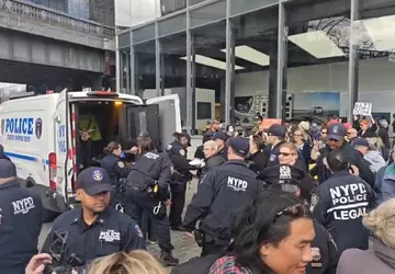 Tesla Takedown": Eine Welle von Anti-Mask-Protesten ...