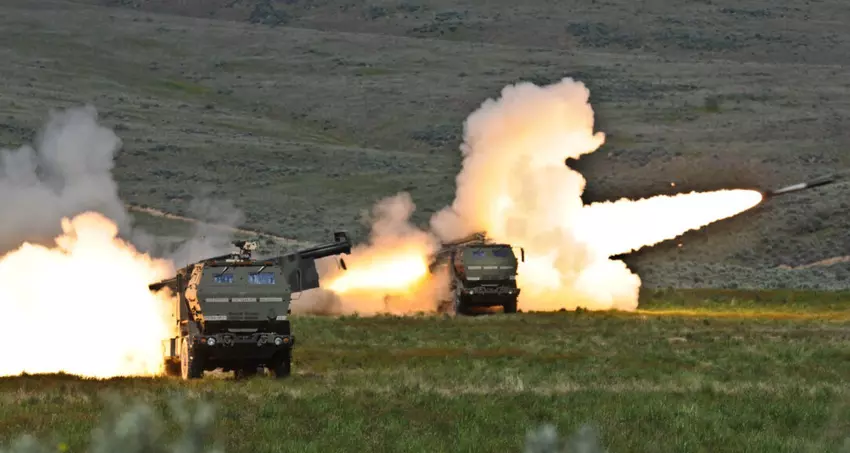 100%iger Erfolg - HIMARS zerstört vier russische Msta-S-Panzerhaubitzen mit vier GMLRS-Granaten