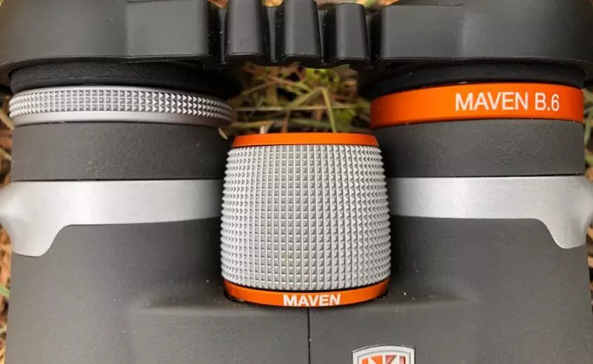 Binoculars center focus system