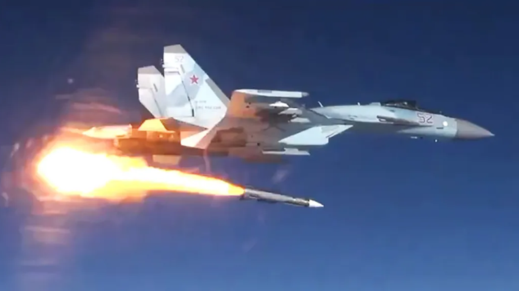 Russland setzt neue luftgestützte nukleare Mittelstreckenraketen ...