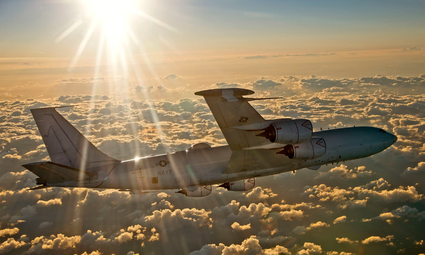 US Navy erhält erstes modernisiertes E-6B Mercury Block II Weltuntergangsflugzeug