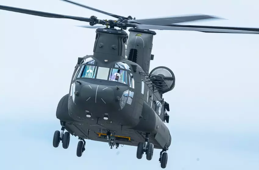 Boeing lieferte den ersten modernisierten CH-47F Chinook Block II Hubschrauber an die US Army