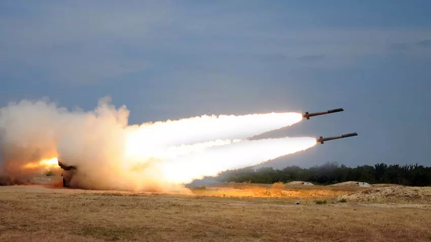 Die Ukraine beginnt mit der Lieferung von HIMARS-Raketen, die eine größere Reichweite haben als zu Beginn der Lieferungen