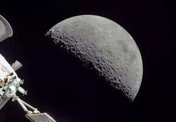 Orion-Raumschiff hat den Mond mit einer ...