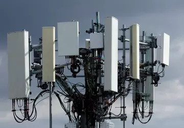 FAA folgt der Forderung von AT&T ...