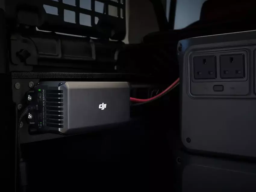 DJI Power 1kW Superschnelles Autoladegerät
