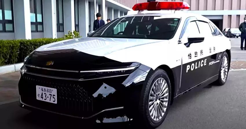 Die Polizeiversion des Toyota Crown FCEV in der Präfektur Fukushima