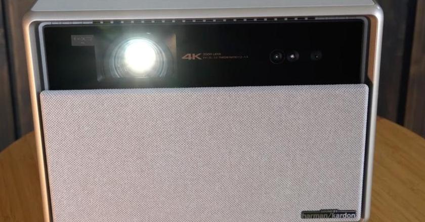 XGIMI HORIZON Ultra 4K wohnzimmer mit beamer