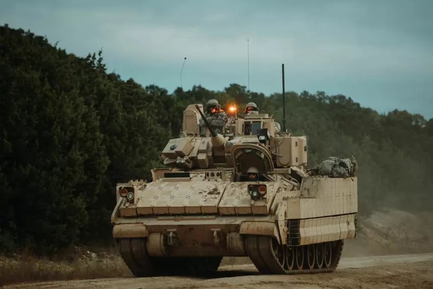 Die U.S. Army testete ein verbessertes aktives Schutzsystem Iron Fist Light Decoupled für Bradley-Kampffahrzeuge