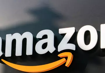 Medien: 30.000 Amazon-Mitarbeiter verlieren durch KI ...