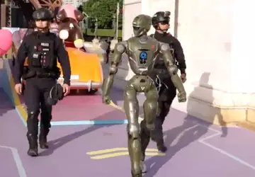 RoboCop in China gesichtet: Polizei testet ...