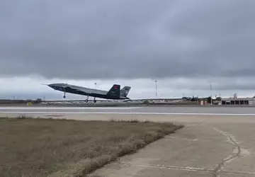 Der Bayraktar Kizilelma hob während der ...