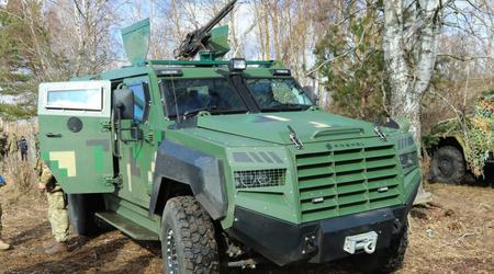 Kanadisches Panzerfahrzeug Roshel rettet ukrainische Verteidiger vor FPV-Drohnenangriff