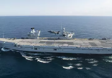 Eine Demonstration der Stärke: Großbritannien entsendet ...