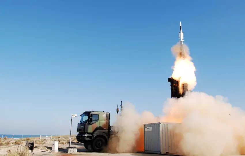 Abschuss einer Aster 30-Rakete von einem SAMP/T-Kampffahrzeug aus. Illustration: MBDA