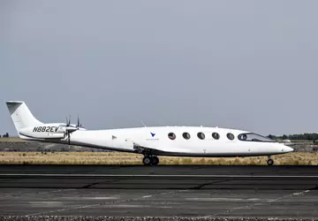 Das erste elektrische Kurzstreckenflugzeug der Welt ...