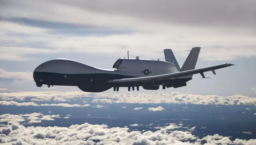 Northrop Grumman übergibt vierte strategische Drohne MQ-4C Triton im Wert von über 100 Millionen Dollar an die US Navy