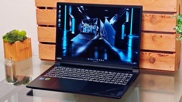 Ein Gamer-Laptop, der keine Blackouts erleidet: ...