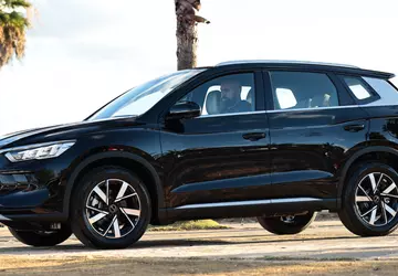 BYD präsentiert sein erstes Hybridfahrzeug, das ...