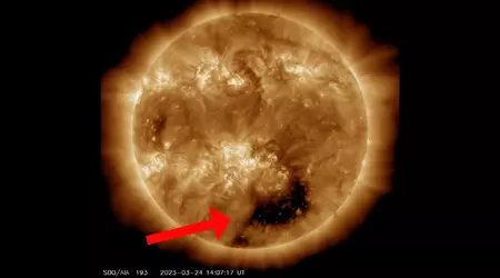 Die NASA hat ein massives Loch auf der Sonne entdeckt, das 20-30 Mal so groß ist wie die Erde