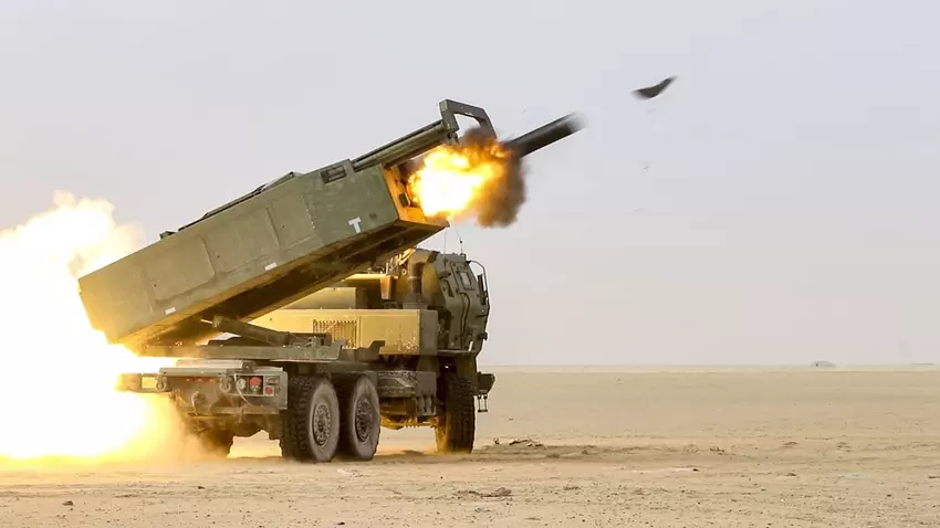 Die USA sind zufrieden mit der Präzision, mit der die Ukraine HIMARS einsetzt, um russische Munitionsdepots zu zerstören 