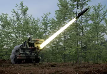 Die MARS II-Mehrfachraketenwerfer können JFS-M-Marschflugkörper mit ...