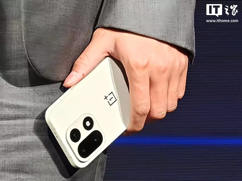 OnePlus 15 wurde offiziell vorgestellt - ein Smartphone für Gamer mit einem 165-Hz-Bildschirm und einem eigenen Chip zur Beschleunigung der Grafik