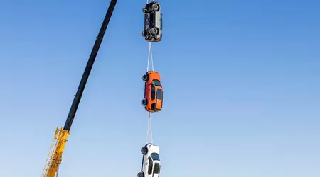 Honda hängte drei Passport TrailSport an einen Kran, um ihre Haltbarkeit zu beweisen