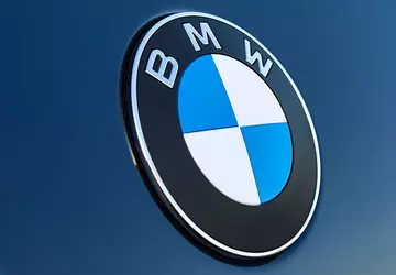 BMW hat ein aktualisiertes Emblem enthüllt ...