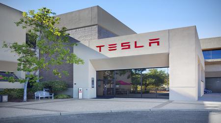 Tesla entlässt 14 Tausend Mitarbeiter inmitten fallender Aktien