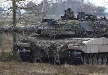 Ukrainisches Militär feuert erstmals Leopard 2-Panzer ...