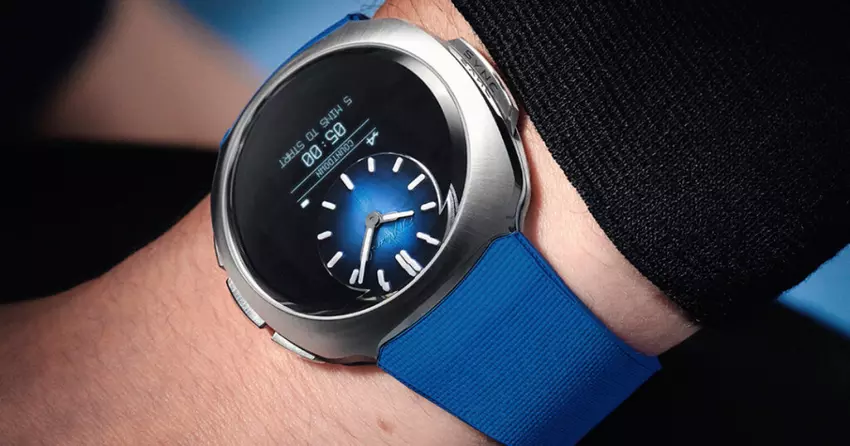 Die H. Moser & Cie aus der Schweiz hat die erste Smartwatch für Formel-1-Mechaniker auf den Markt gebracht