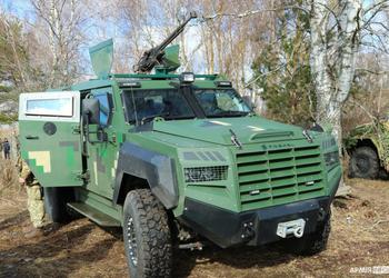 Kanadisches Panzerfahrzeug Roshel rettet ukrainische Verteidiger ...
