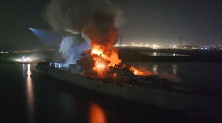 Ehemaliger sowjetischer Flugzeugträger "Minsk" fängt in China Feuer