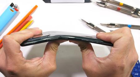ZTE Axon 30 5G getestet von JerryRigEverything: Mittelmäßige Kamera unter dem Bildschirm, aber gute "Überlebensfähigkeit"