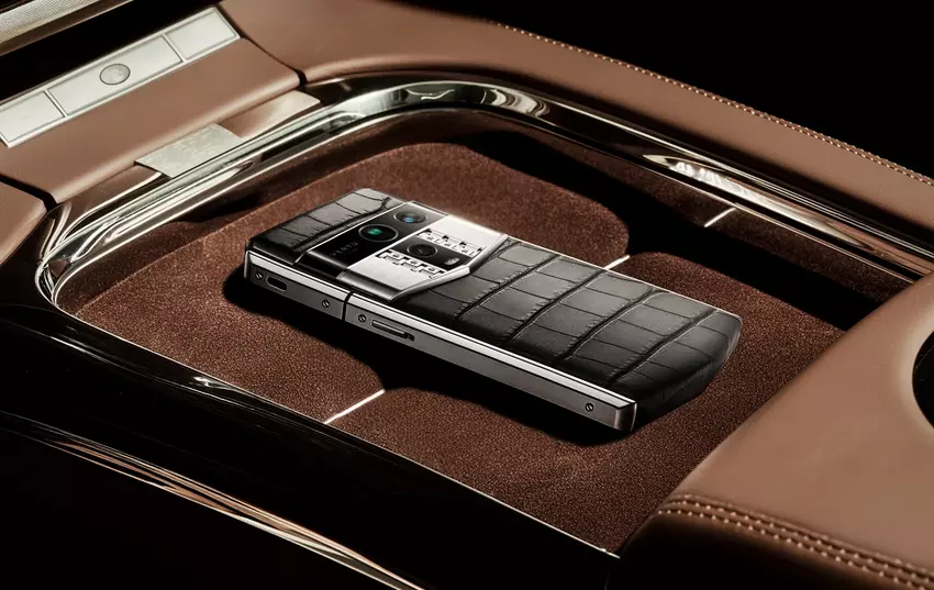Vertu Agent Q wurde vorgestellt - ein exklusives Smartphone mit Goldbeschichtung und Krokodilleder ab nur 5380 $