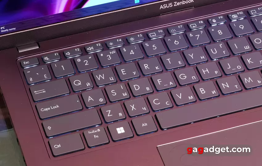 ASUS Zenbook Pro 14 OLED keyboard