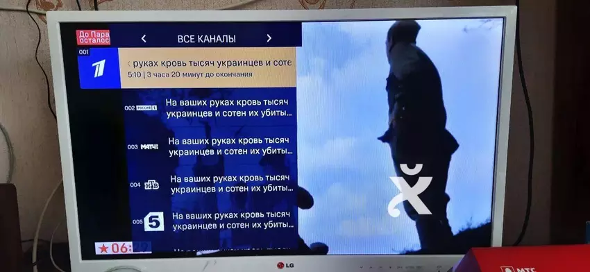 „Das Blut Tausender Ukrainer klebt an Ihren Händen“: Hacker haben am 9. Mai das russische Fernsehen gehackt