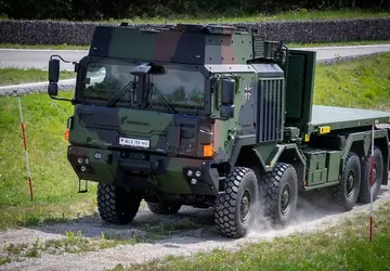 Vulcano-Präzisionsmunition, MAN HX81-Panzerzugmaschinen und 155-mm-Granaten für ...