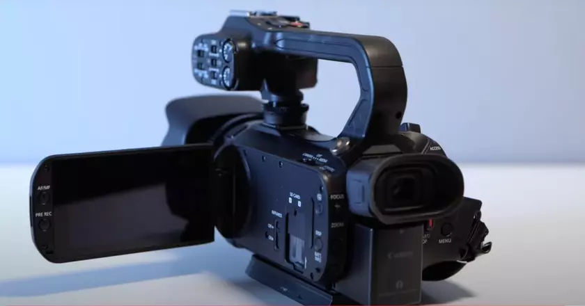 Canon XA60 camcorder low light