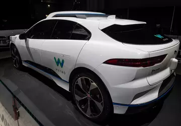 Waymo erhält die Erlaubnis, seinen Robotaxi-Service ...