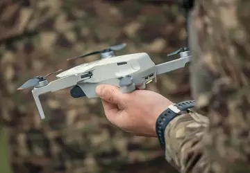 Lettland übergibt 1.400 Drohnen an die ...