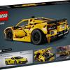 Vollständiges Lego Technic Corvette Stingray C8 Modell im Hintergrund