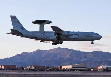 US-Luftwaffe stoppt Flüge der legendären E-3 ...