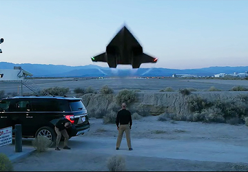 Mit echtem Flugzeug verwechselt: Ein chinesischer ...