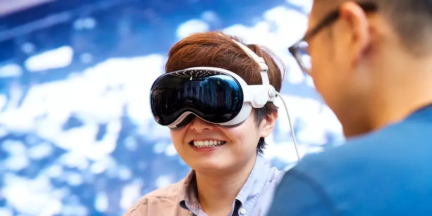 Apple veröffentlicht Fotos, nachdem die ersten Kunden außerhalb der USA den Vision Pro gekauft haben